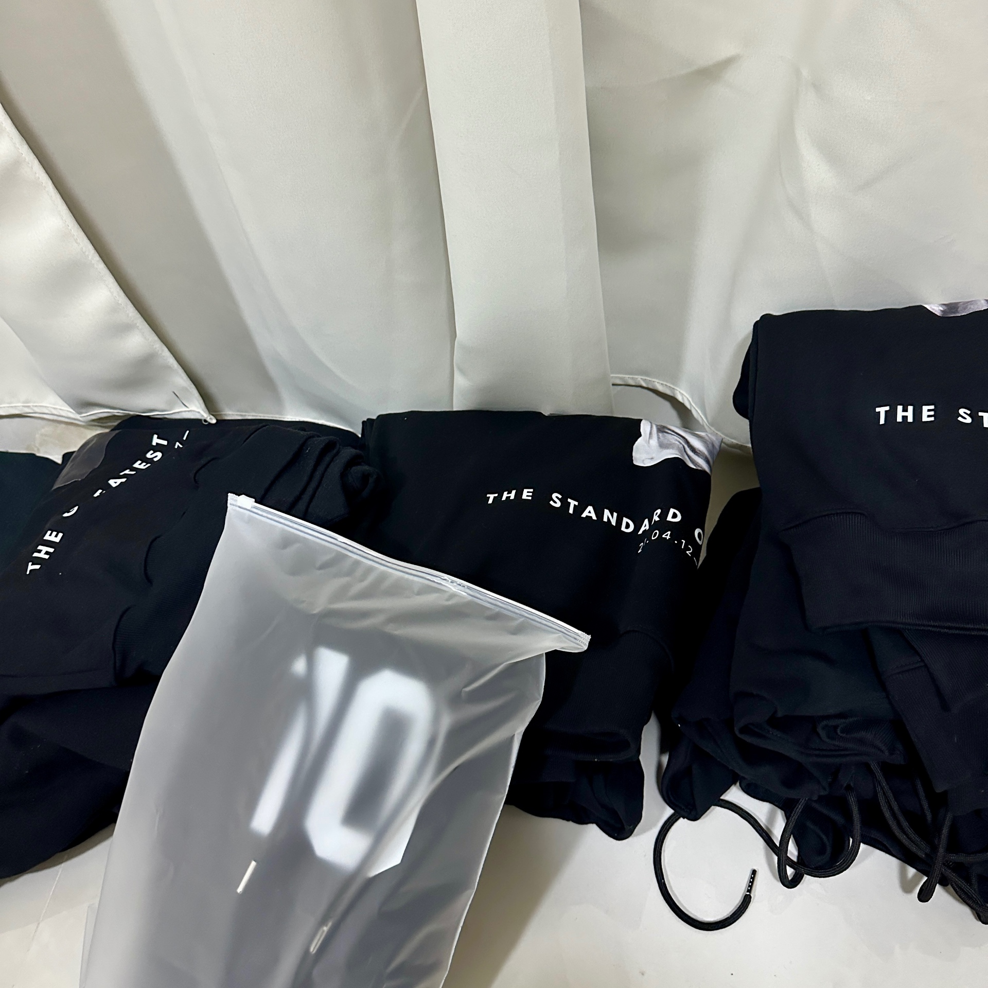 Stock físico del Drop 01 de ONWARDS listo para envío en Puebla, México